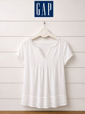 GAP – Y2K white embroidered blouse – Size XS